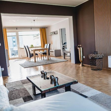 Me Homes - Grosse Moderne Designer-Wohnung Fuer Urlaub Und Business - Mit Kueche, Buero, Balkon Und 2 Parkplaetzen Bayreuth Eksteriør billede