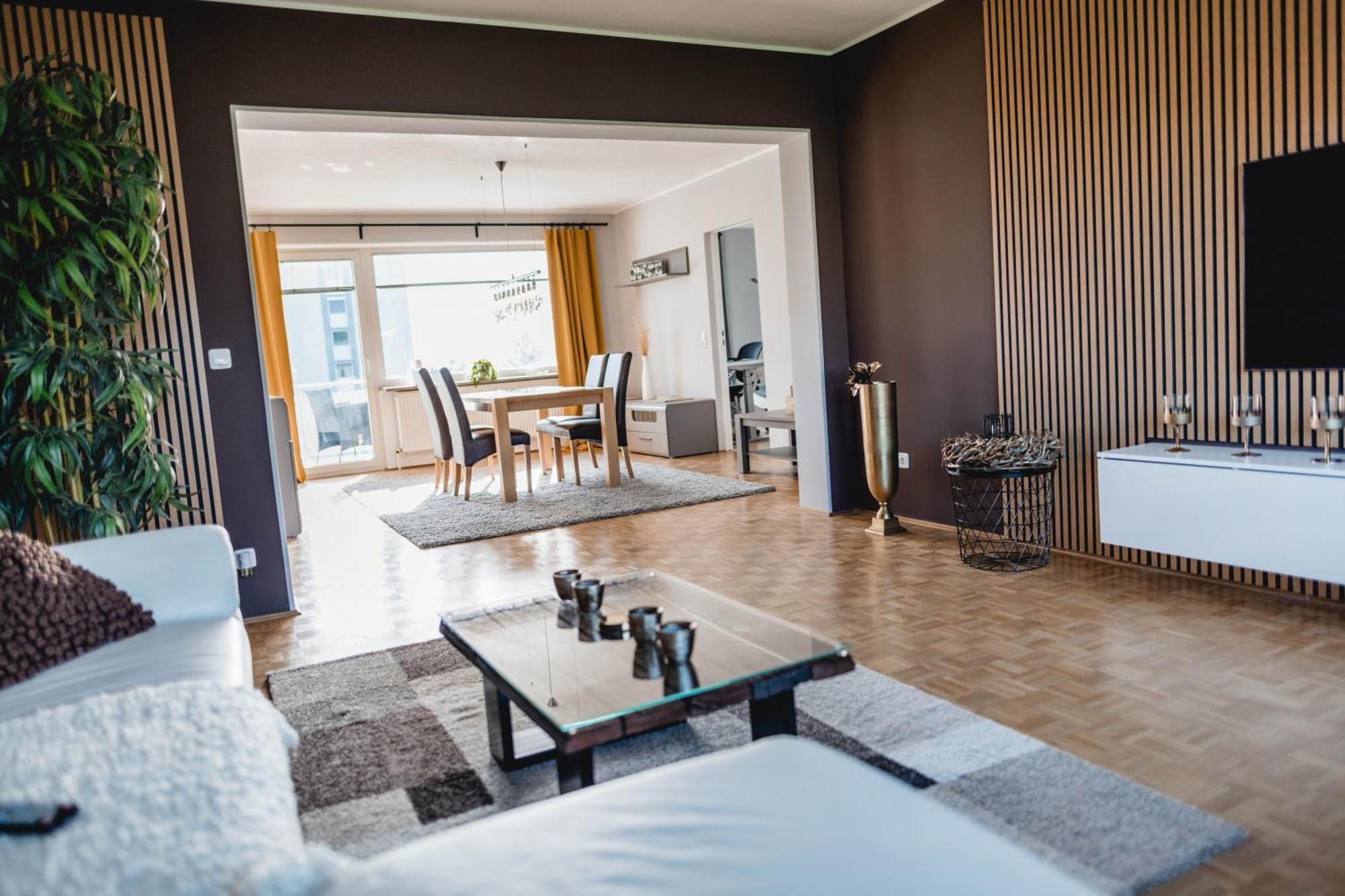 Me Homes - Grosse Moderne Designer-Wohnung Fuer Urlaub Und Business - Mit Kueche, Buero, Balkon Und 2 Parkplaetzen Bayreuth Eksteriør billede