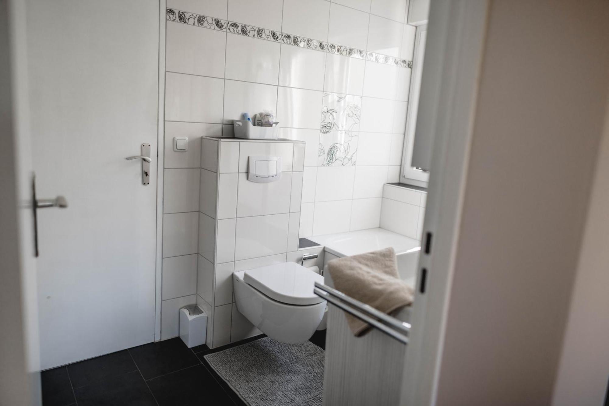 Me Homes - Grosse Moderne Designer-Wohnung Fuer Urlaub Und Business - Mit Kueche, Buero, Balkon Und 2 Parkplaetzen Bayreuth Eksteriør billede
