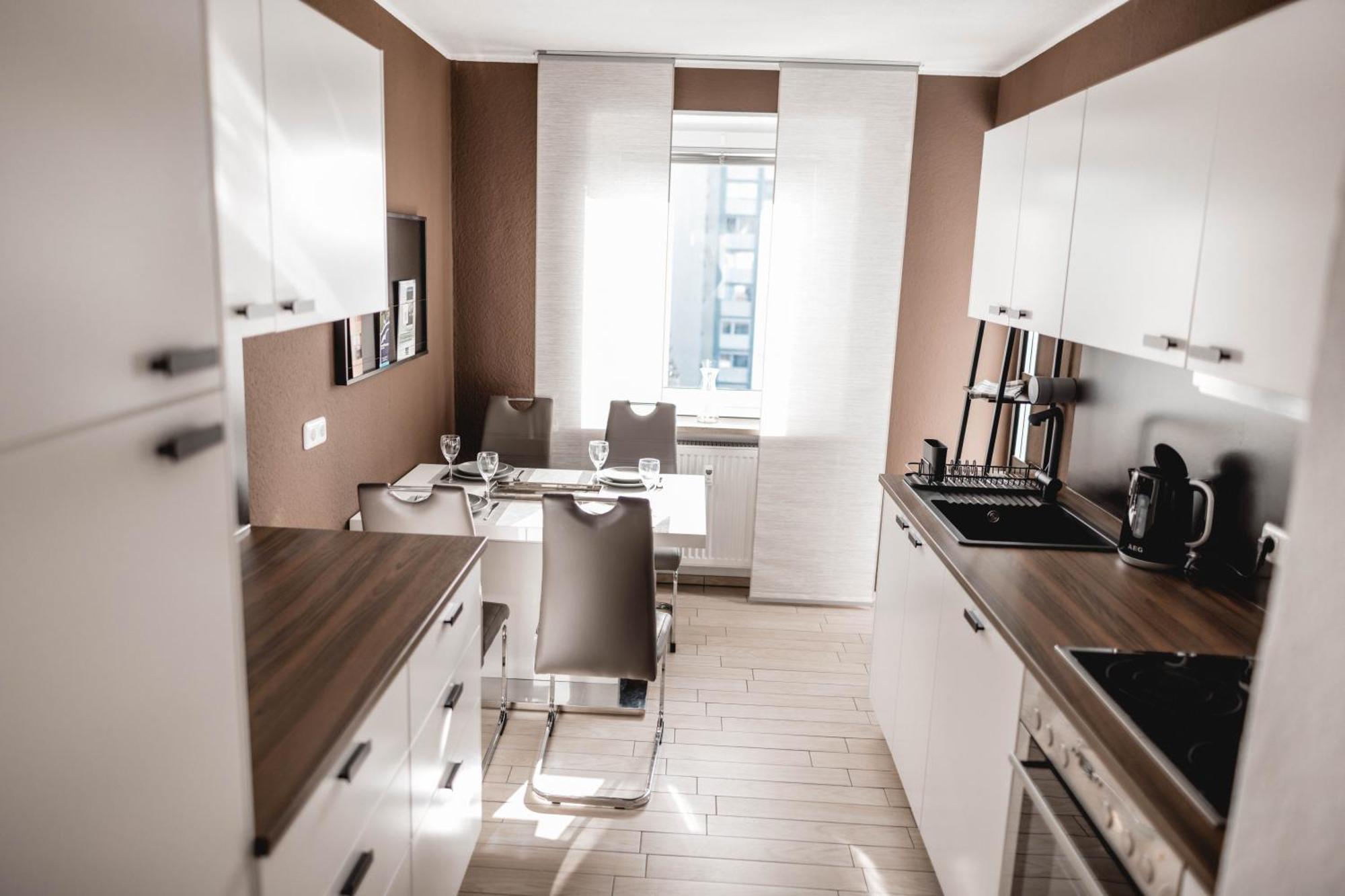 Me Homes - Grosse Moderne Designer-Wohnung Fuer Urlaub Und Business - Mit Kueche, Buero, Balkon Und 2 Parkplaetzen Bayreuth Eksteriør billede